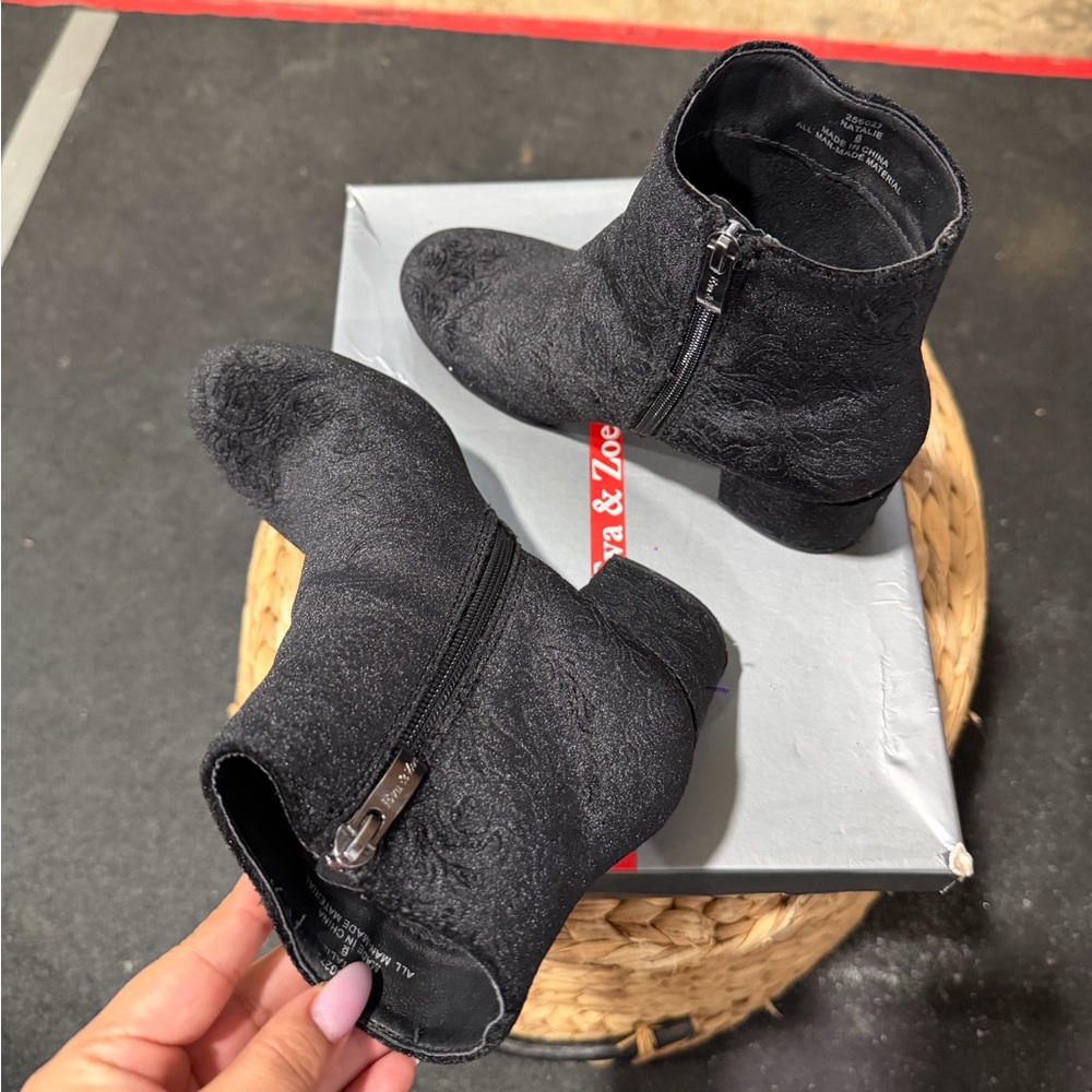 Eva & Zoe• suede boots